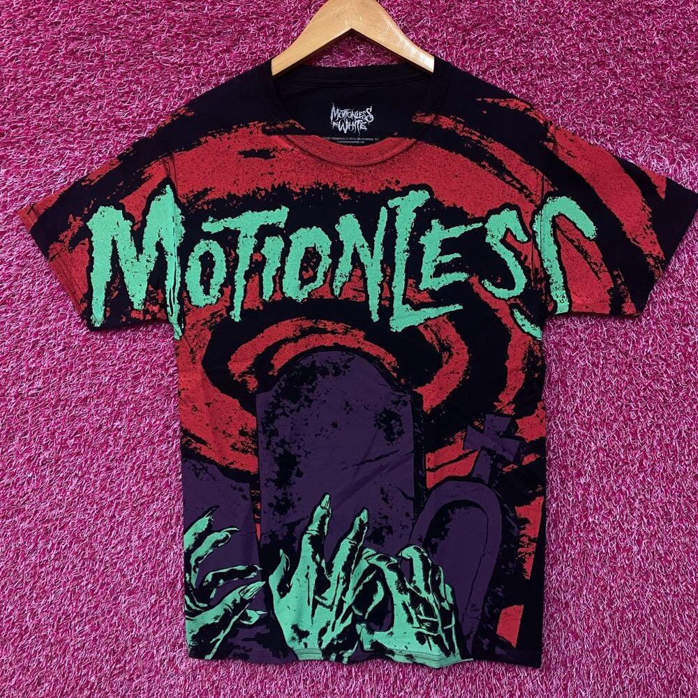 Motionless in White All over Front Graveyard Rock Tshirt size Small